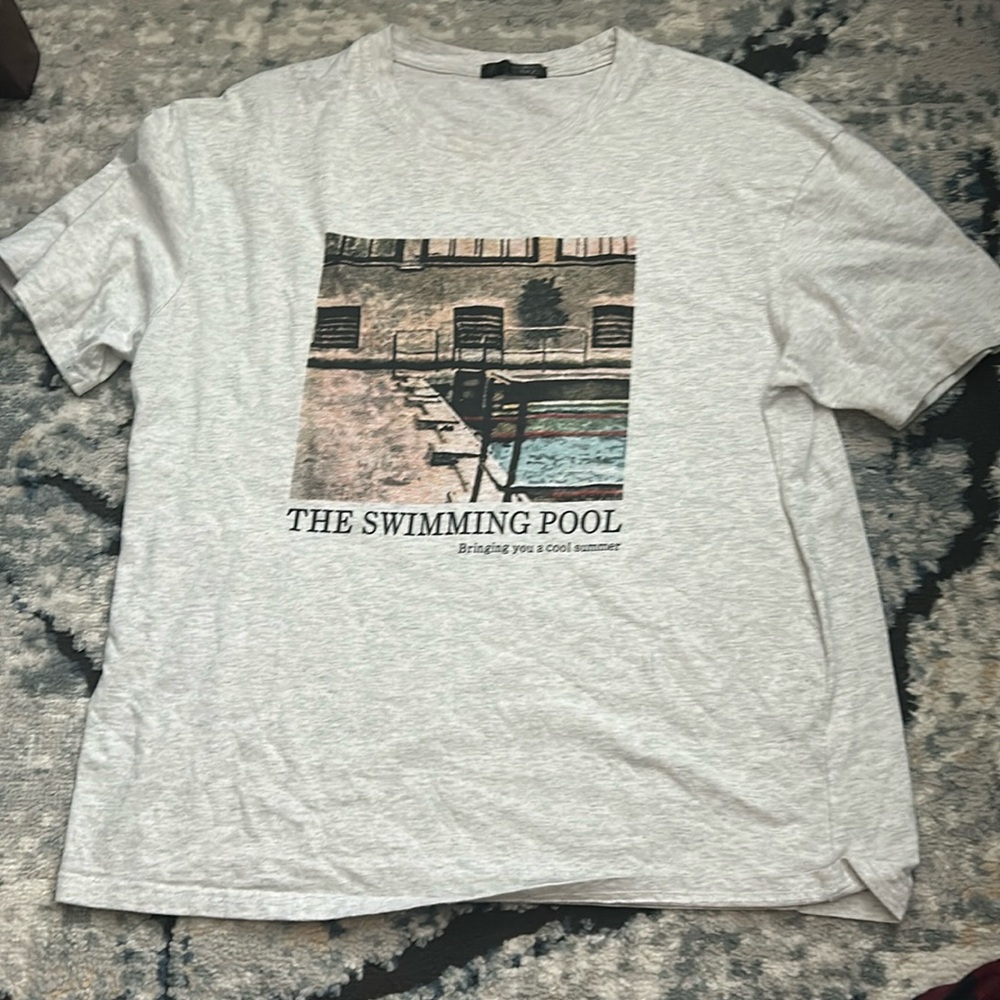 Light silver T shirt with design print